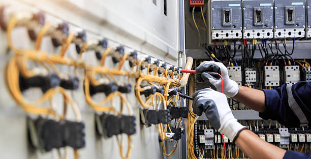 Professional Electrician technician working in Rossville, IN
